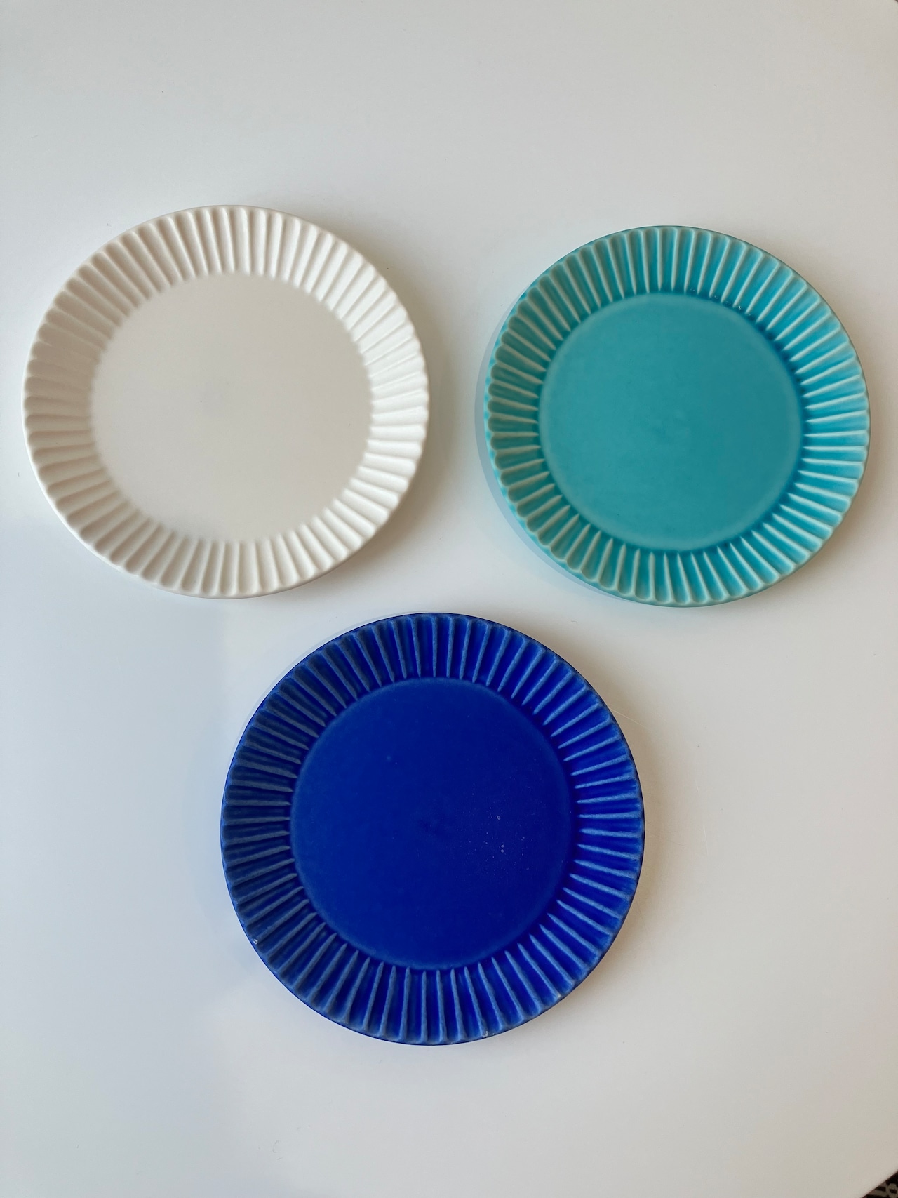 作山窯のSAKUZAN Stripe 丸皿S　お正月