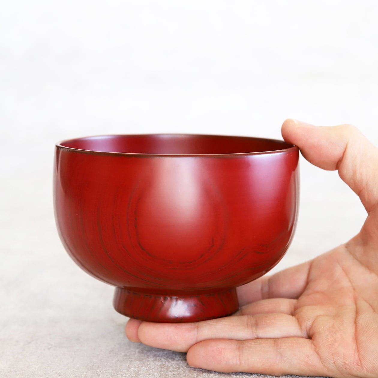 大き目サイズの汁椀。具の多い豚汁やけんちん汁などにおすすめのお椀
