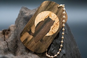 ※【魅惑の黒い紋様】黒柿 ドッグタグ 象嵌 夜とミミズク