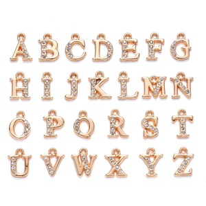 【数量限り】アルファベット チャーム 英字 ローマ字 26個セット アクセサリーパーツ ネックレス ブレスレット 英字 ローマ字 基礎パーツ ジュエリー作り デコキット クラフト手芸 手作りキット DIY飾り物