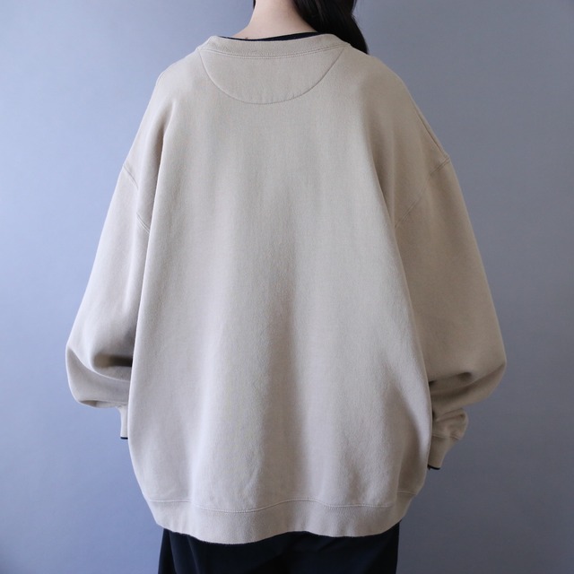 "刺繍" animal design over silhouette sweatshirt