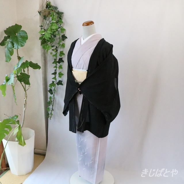 正絹紬　黒地に相良刺繍のなごや