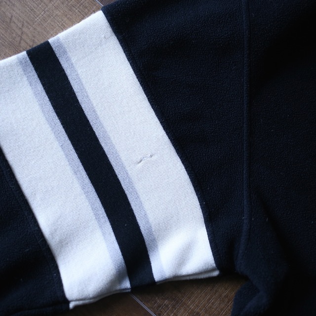 "刺繍"monotone switching design over silhouette half-zip fleece pullover（MADE IN ITALY）