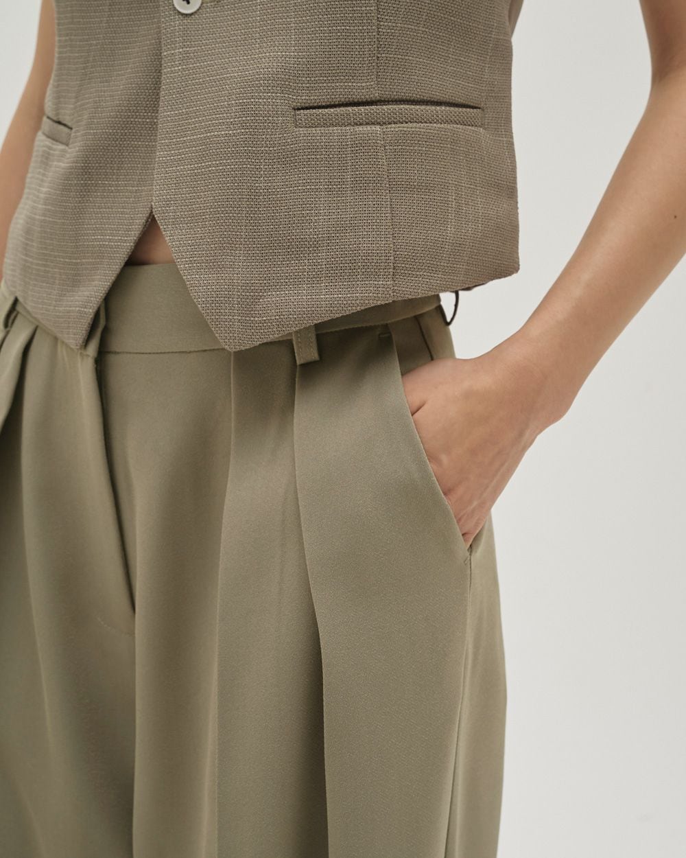 TODAYFUL】Tuck Wide Trousers | LASHIC