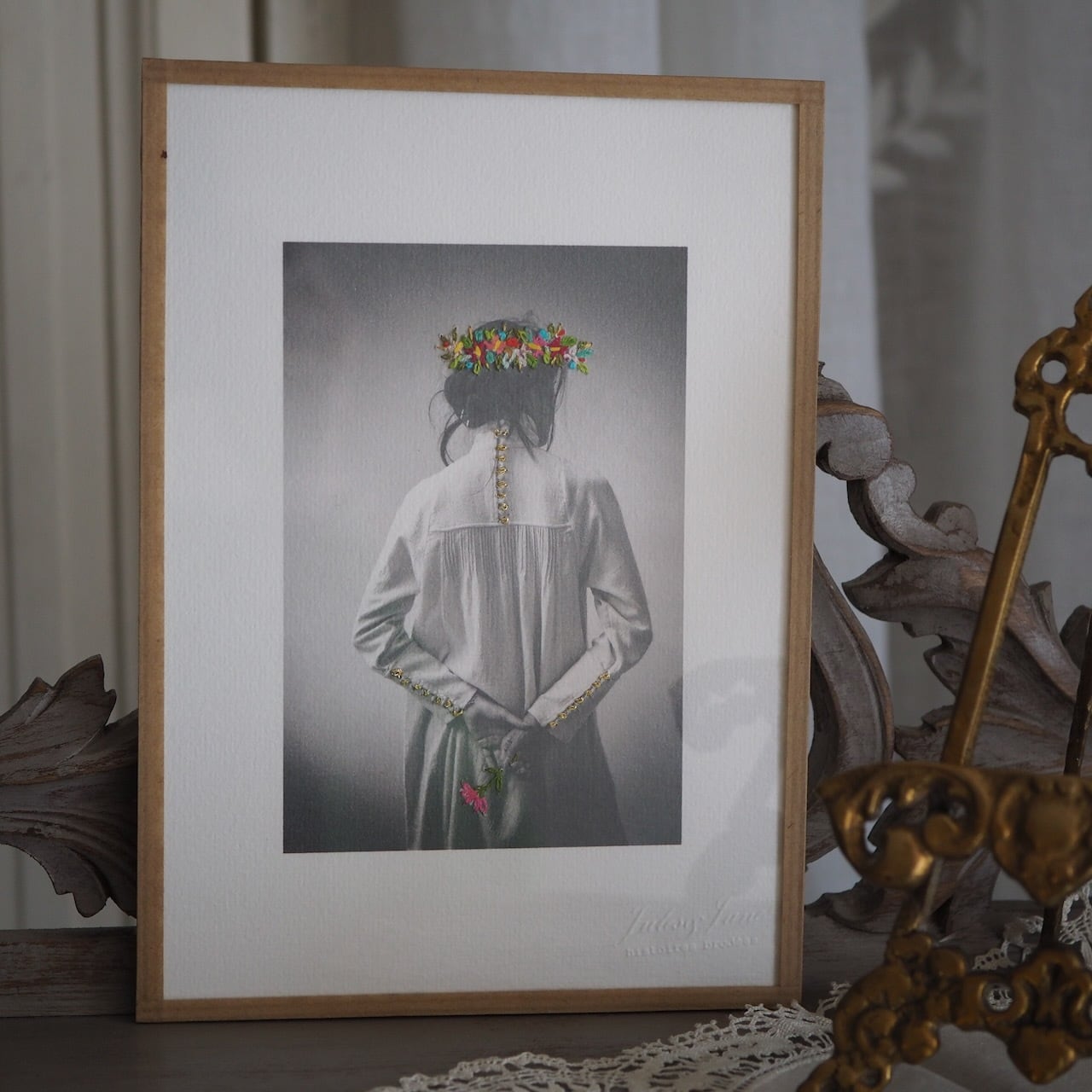 アンティーク写真 X 刺繍のアート作品【女性後ろ姿】