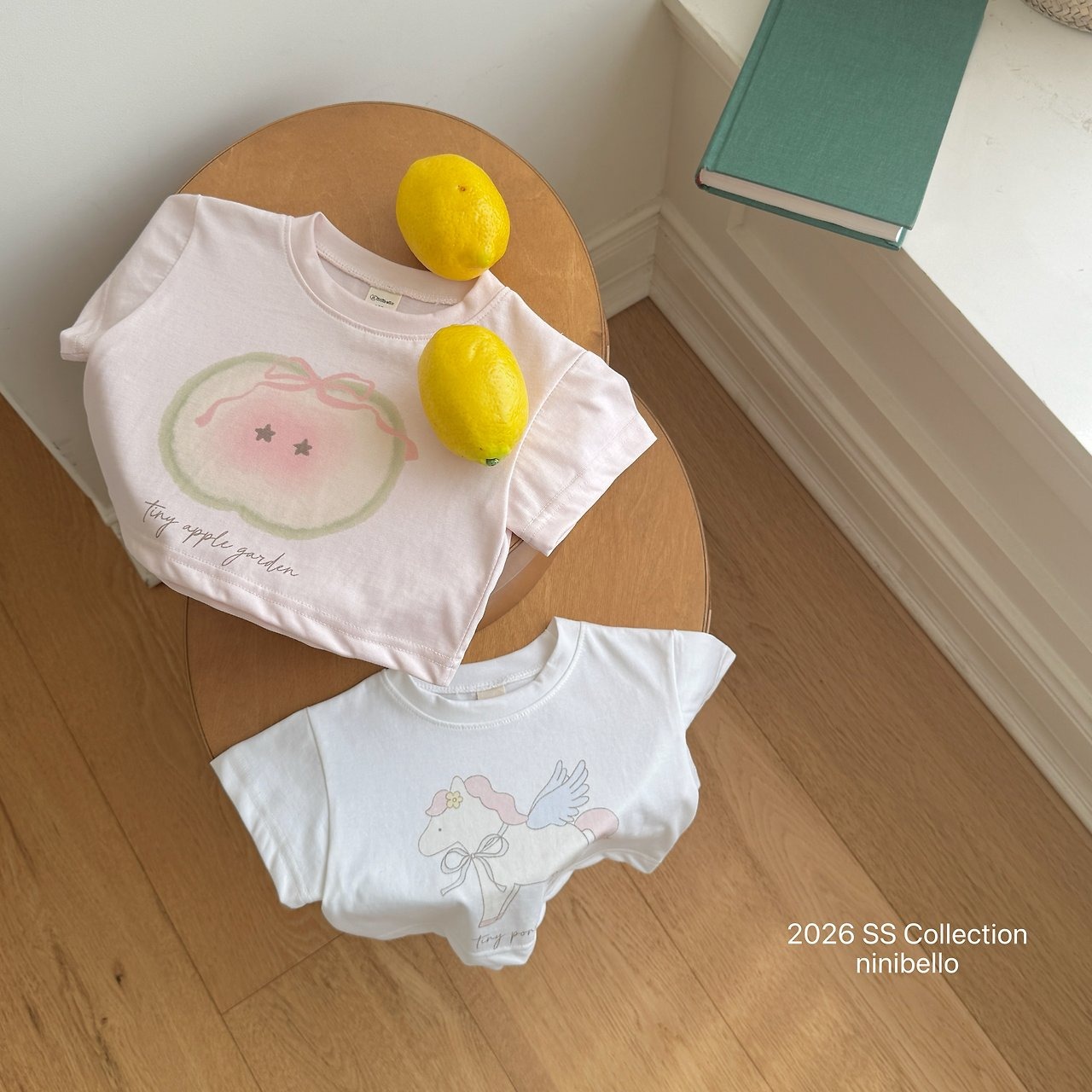 [ninibello] Apple Pony Crop Tee / [니니벨로] 애플포니크롭티