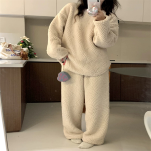 【送料無料】 パジャマ ナイトウェア ルームウェア冬 上下セット 2点セット ロング 長袖 Uネック Aライン フレア プルオーバー 厚手生地 ボア ふわふわ もこもこ 可愛い 大人可愛い きれいめ シンプル カジュアル シック コンサバ おしゃれ こなれ感 高見え レディース 女性用 ママ 10代 20代 30代 40代 部屋着 普段使い ファッション コーデ スタイル 楽ちん 体型カバー 定番 着痩せ リラックスタイム ベージュ ニュアンスカラー