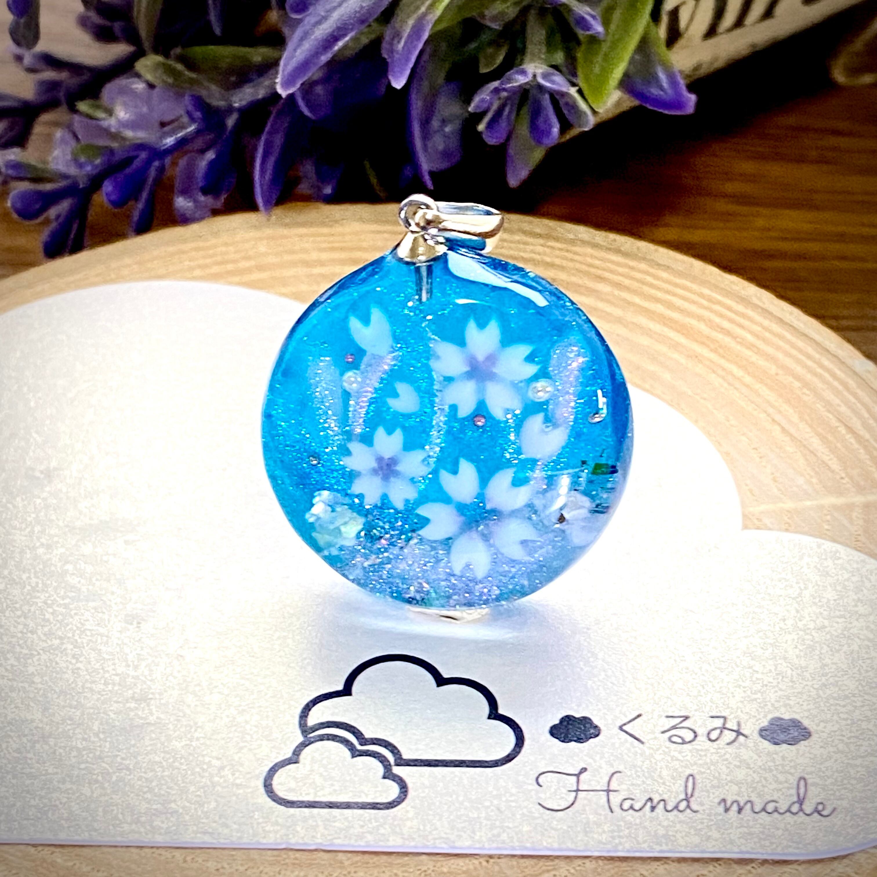 レジンペンダント 桜 丸プレート 24mm ターコイズブルー シルバー