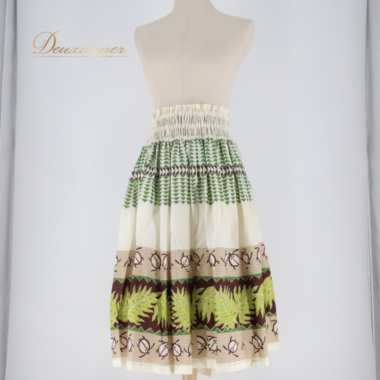 フラダンス 衣装 パウスカート ホワイト系 ハワイアンプリント ホヌ柄 植物柄 ボタニカル柄 アロハ レッスン 練習 フラ ダンス かわいい おしゃれ 華やか ブラウン系 グリーン系 ベージュ系 白 茶 緑 黄緑 レッスン着 練習着 ダンス衣装 フラ教室 フェスティバル サマーコーデ カジュアルスタイル 夏コーデ スカート ふんわり ゴムウエスト