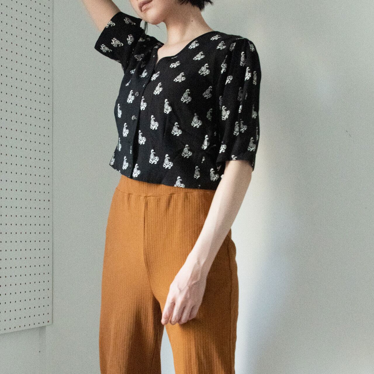 ショート丈ブラウス