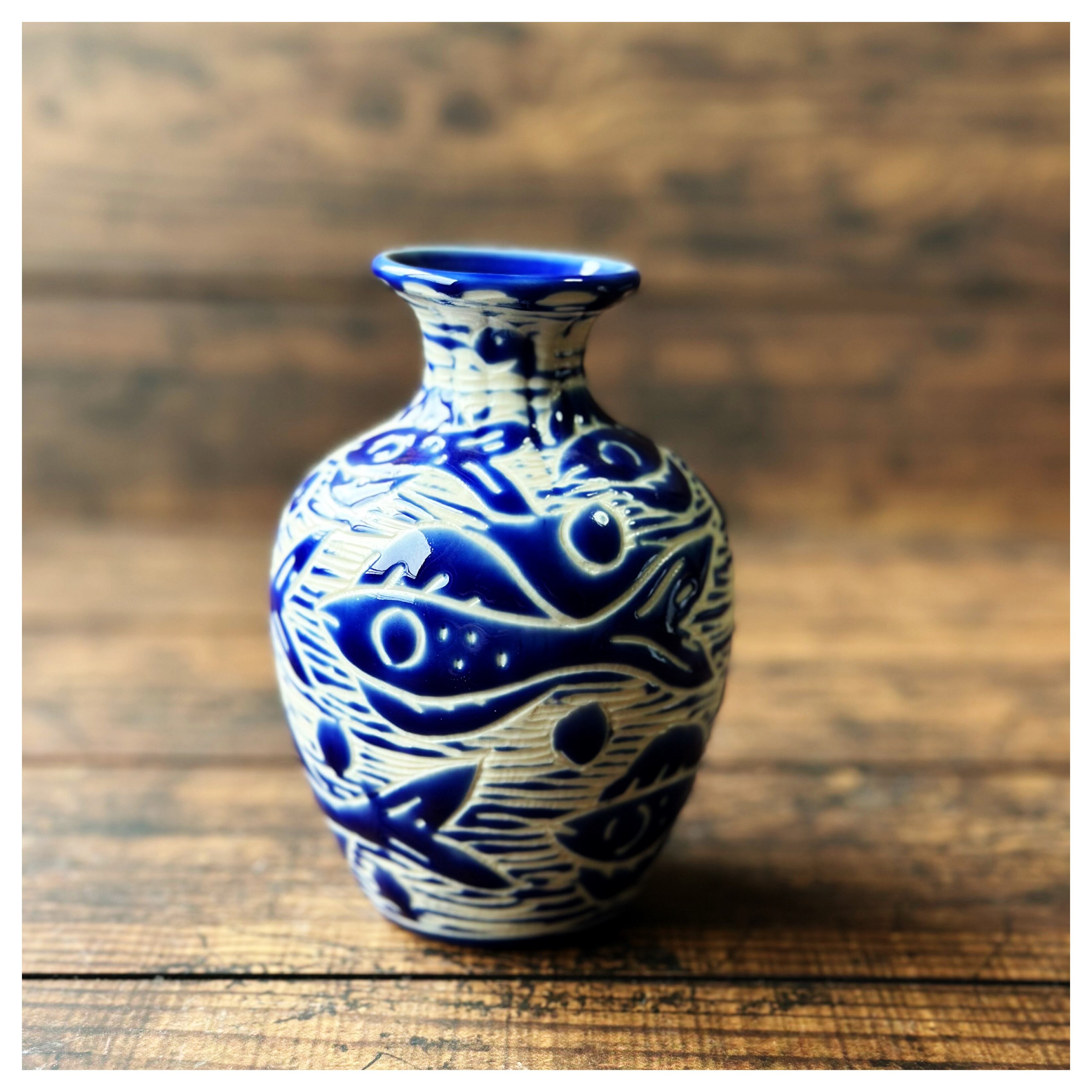 ベトナムのバッチャン焼き 魚柄の彫刻 花瓶 | Kc-Labo's shop ベトナム雑貨