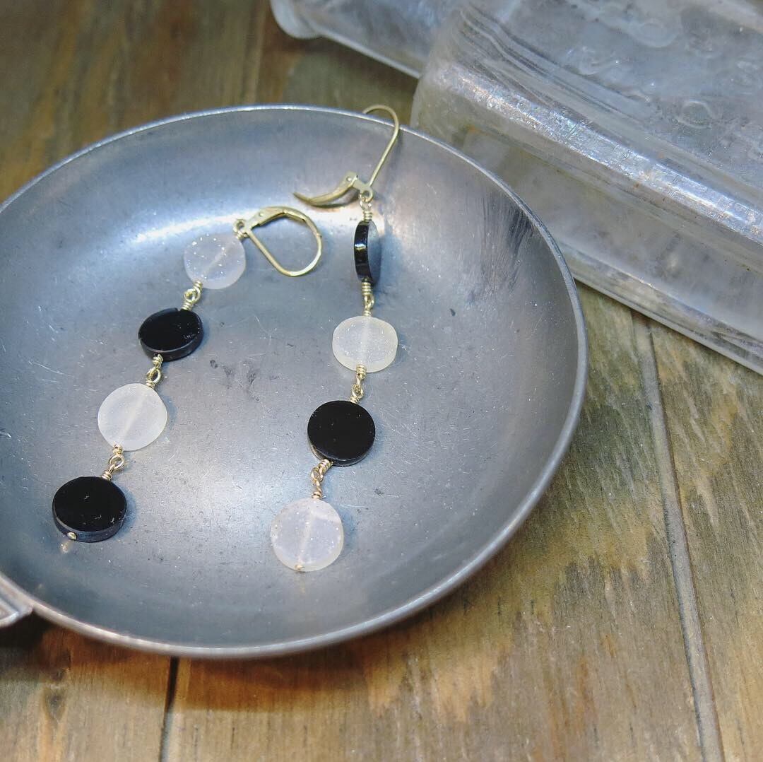 ドゥルージーアゲート×ブラックオニキスのオセロピアス