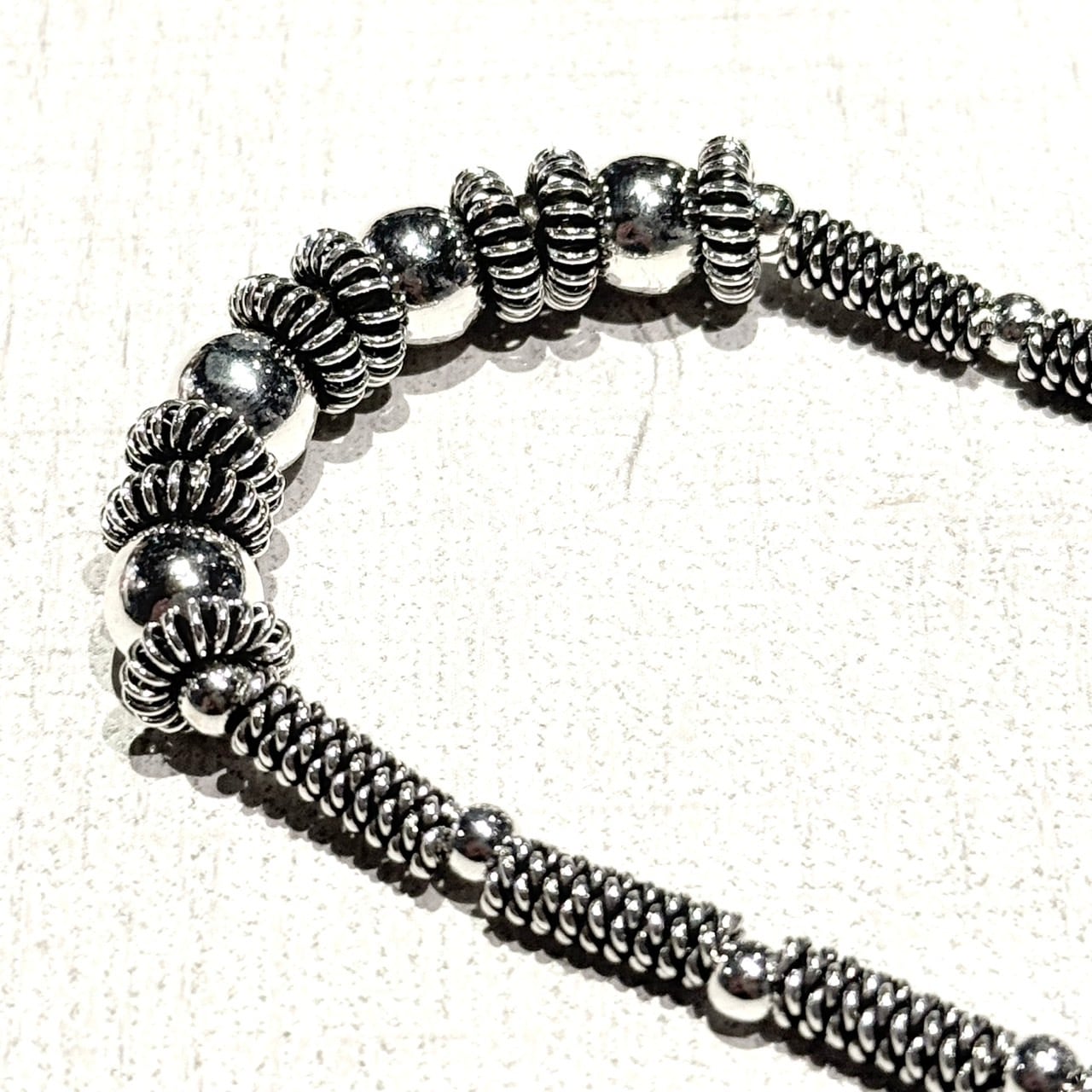DECORATIVE BEAD AND TEXTURED COIL BRACELET-SILVER925-コイル