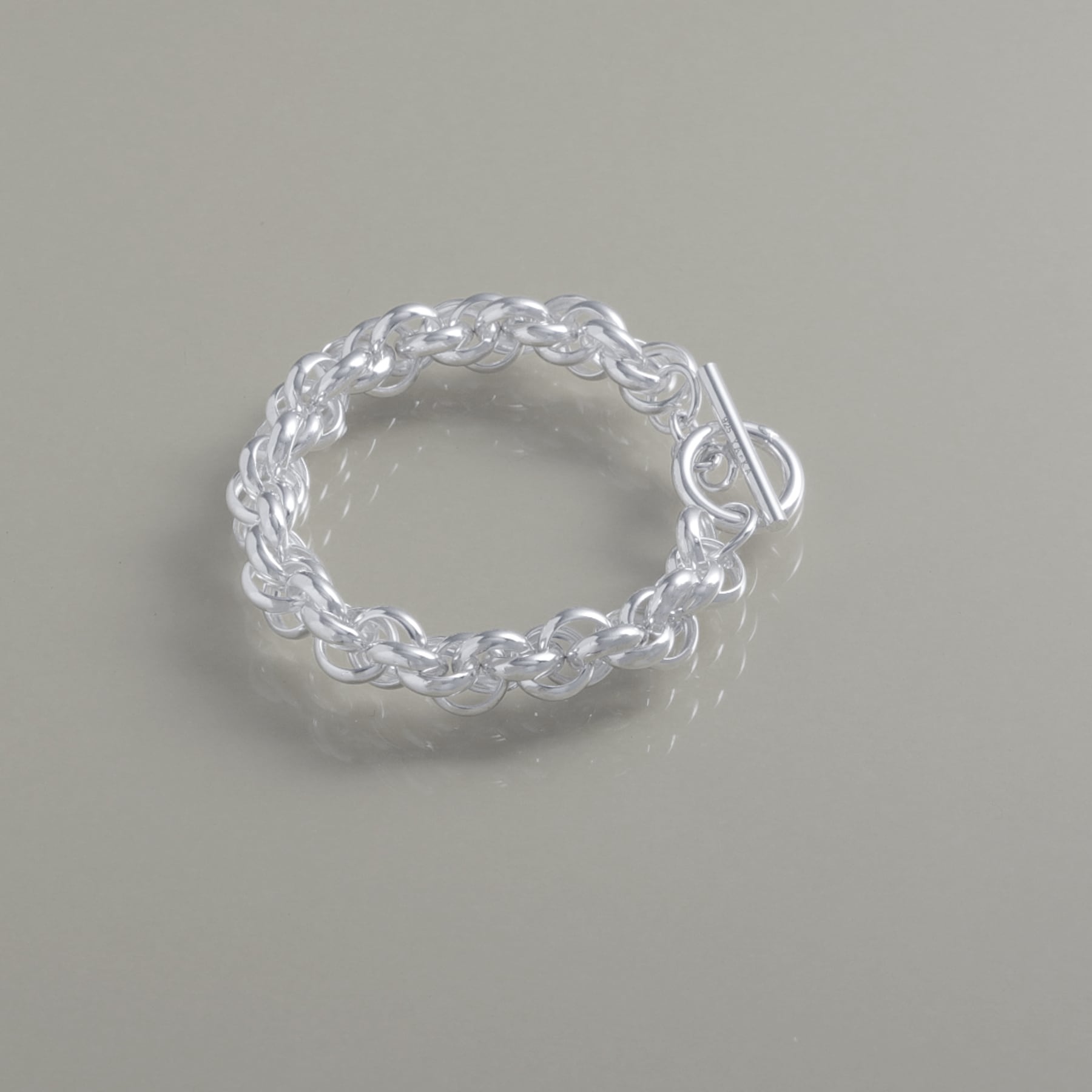 chain bracelet made of intertwined circles of insteps [DB8 chain bracelet made of intertwined circles of insteps [DB8