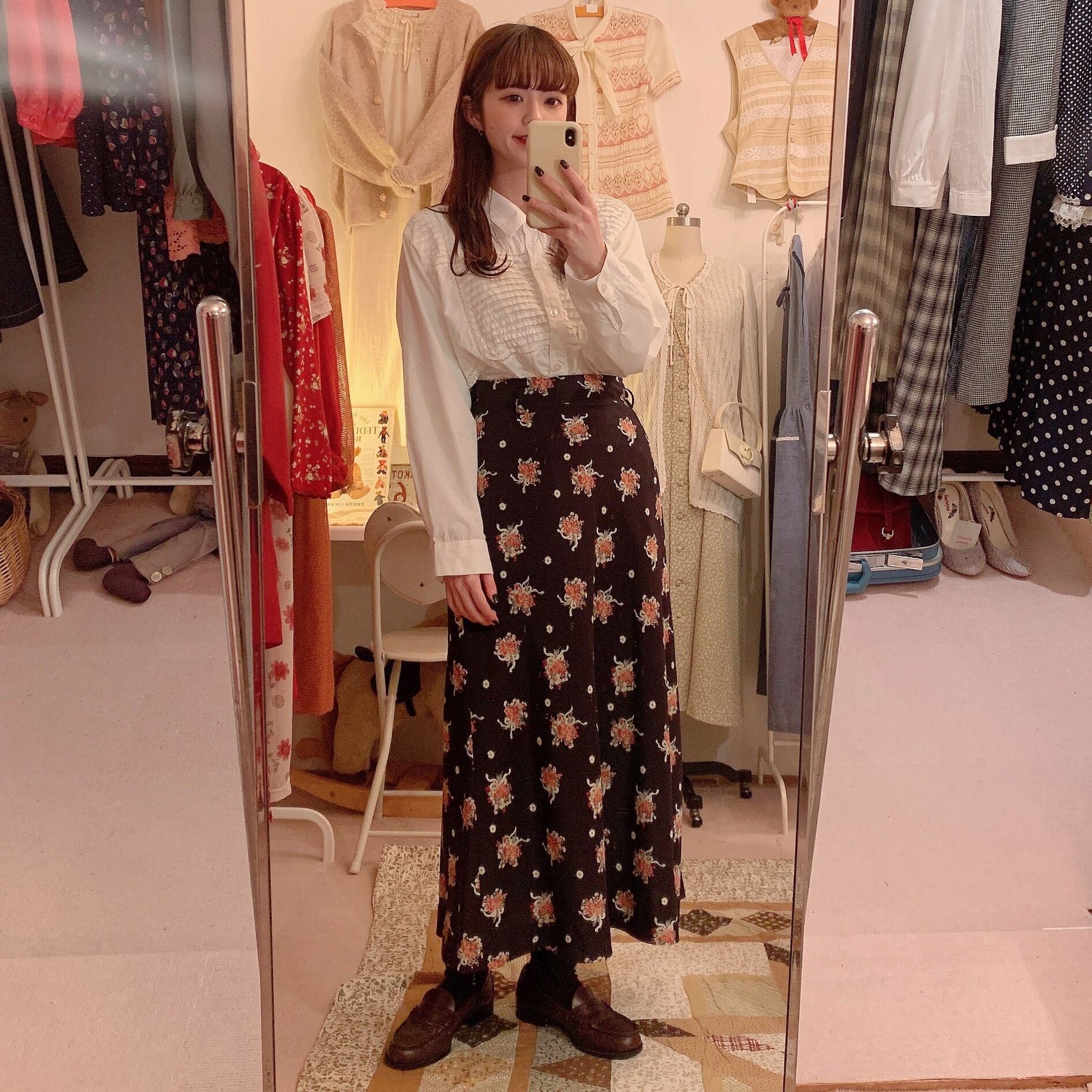 flower basket black long skirt