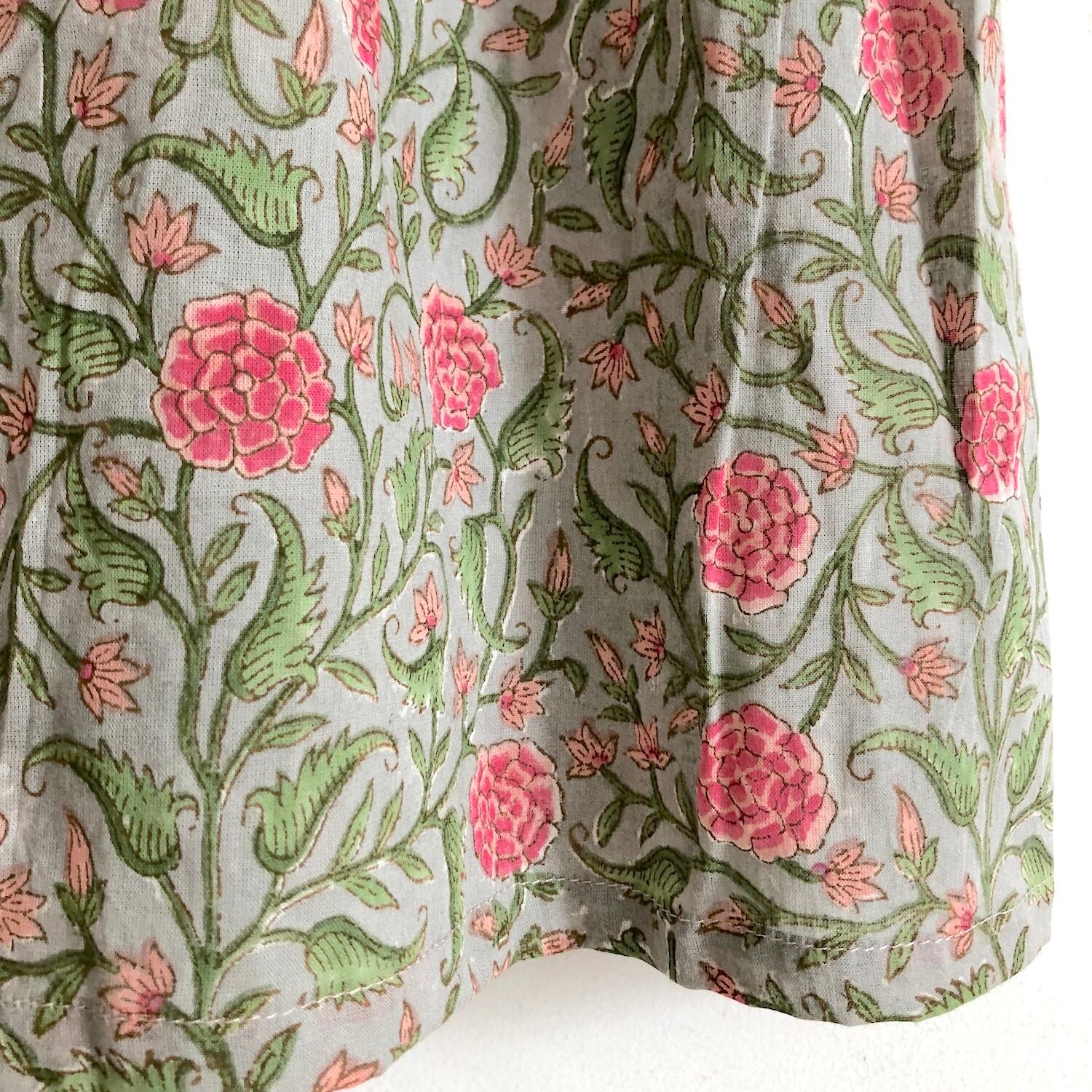 マキシ丈 くるみボタンのワンピースコート|03