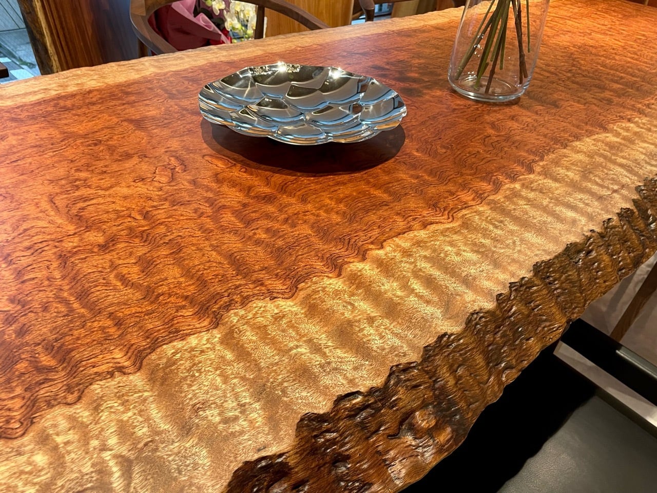 送料込み 未使用 天然無垢 一枚板 ブビンガ 玉杢 座卓テーブル ブビンガ 玉杢 一枚板 3000×830-880-900×50 21294 | 千年家具