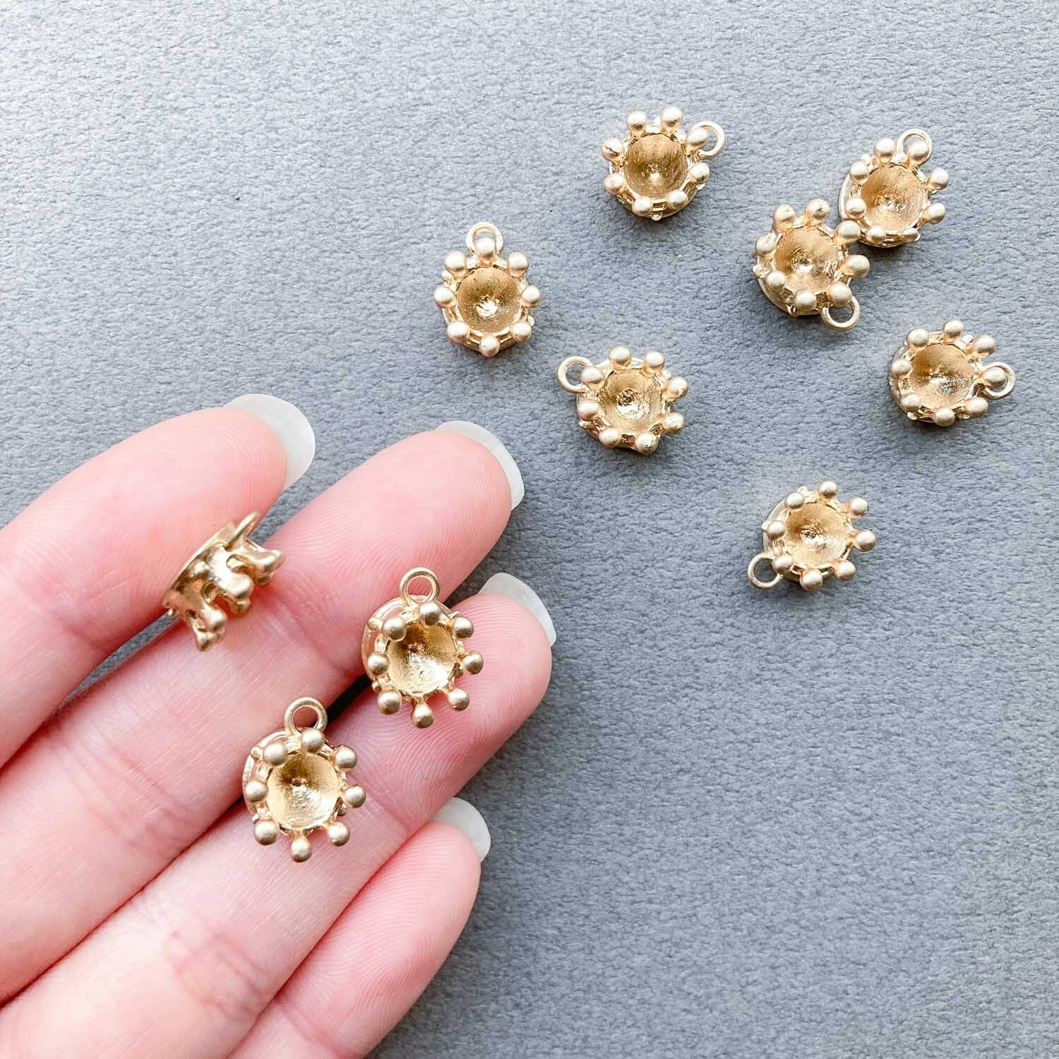 王冠ミルククラウン風モチーフチャーム | Dua-アクセサリーパーツショップ