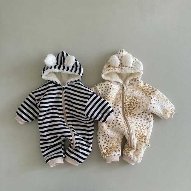 【BABY】裏起毛暖かいボーダー帽子付きロンパース