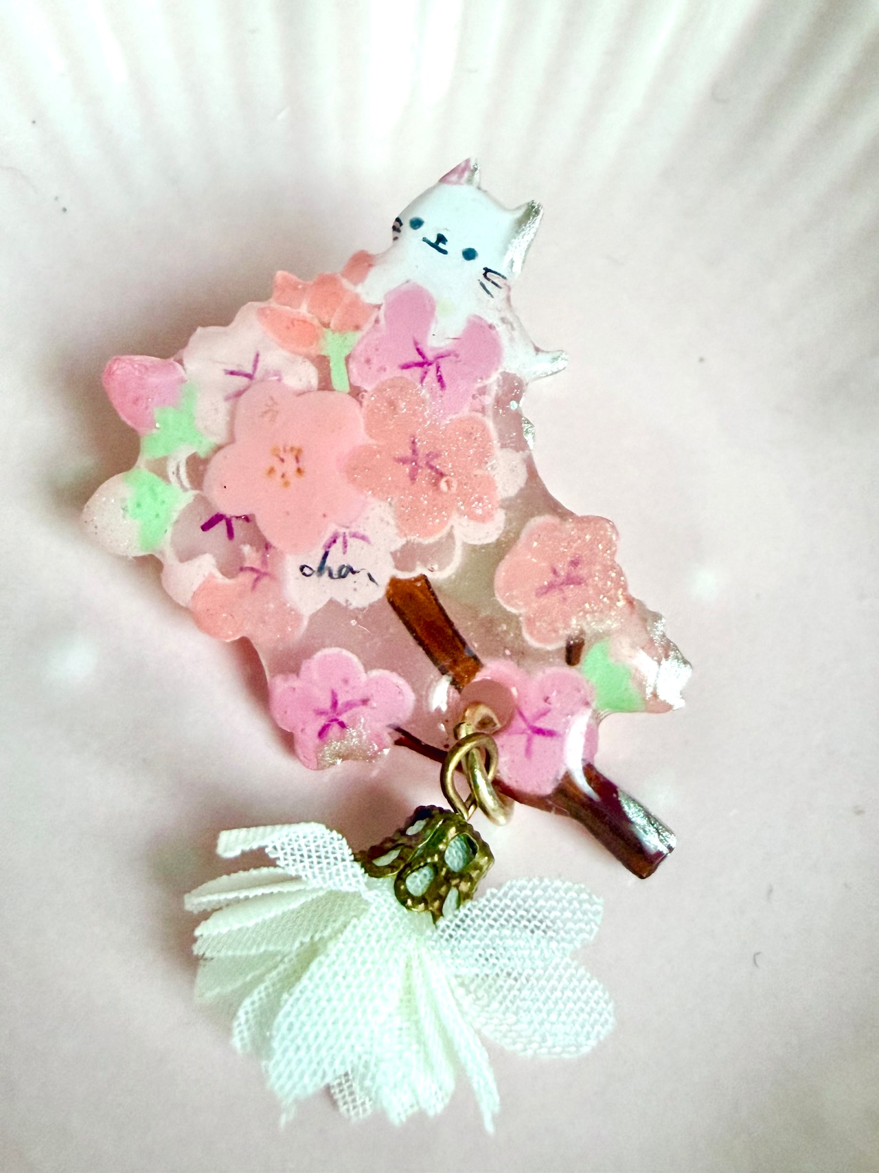 ブローチ『桜と気まぐれネコちゃん』