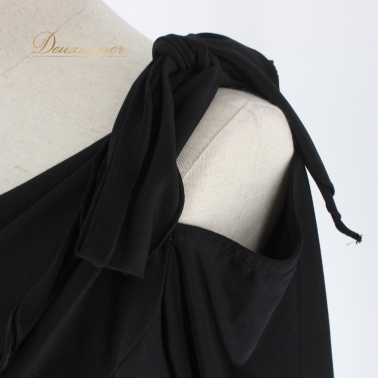 社交ダンス 衣装 スタンダード トップス レッスンウェア レディース PASTIME パスタイム 練習着 ブラック系 長袖 黒 無地 シンプル 上品 フィット感 伸縮性 軽量 シンプルデザイン 洗練された アーバンブラック トップス レディース Mサイズ 普段着 ダンスレッスン 練習用 カジュアルコーデ オールシーズン