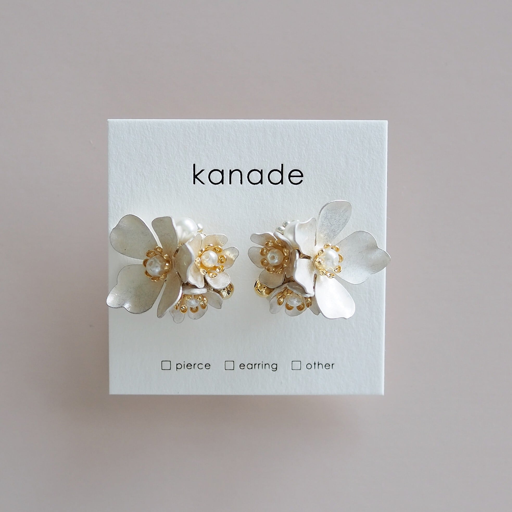 white bouquet ピアス/イヤリング | kanade