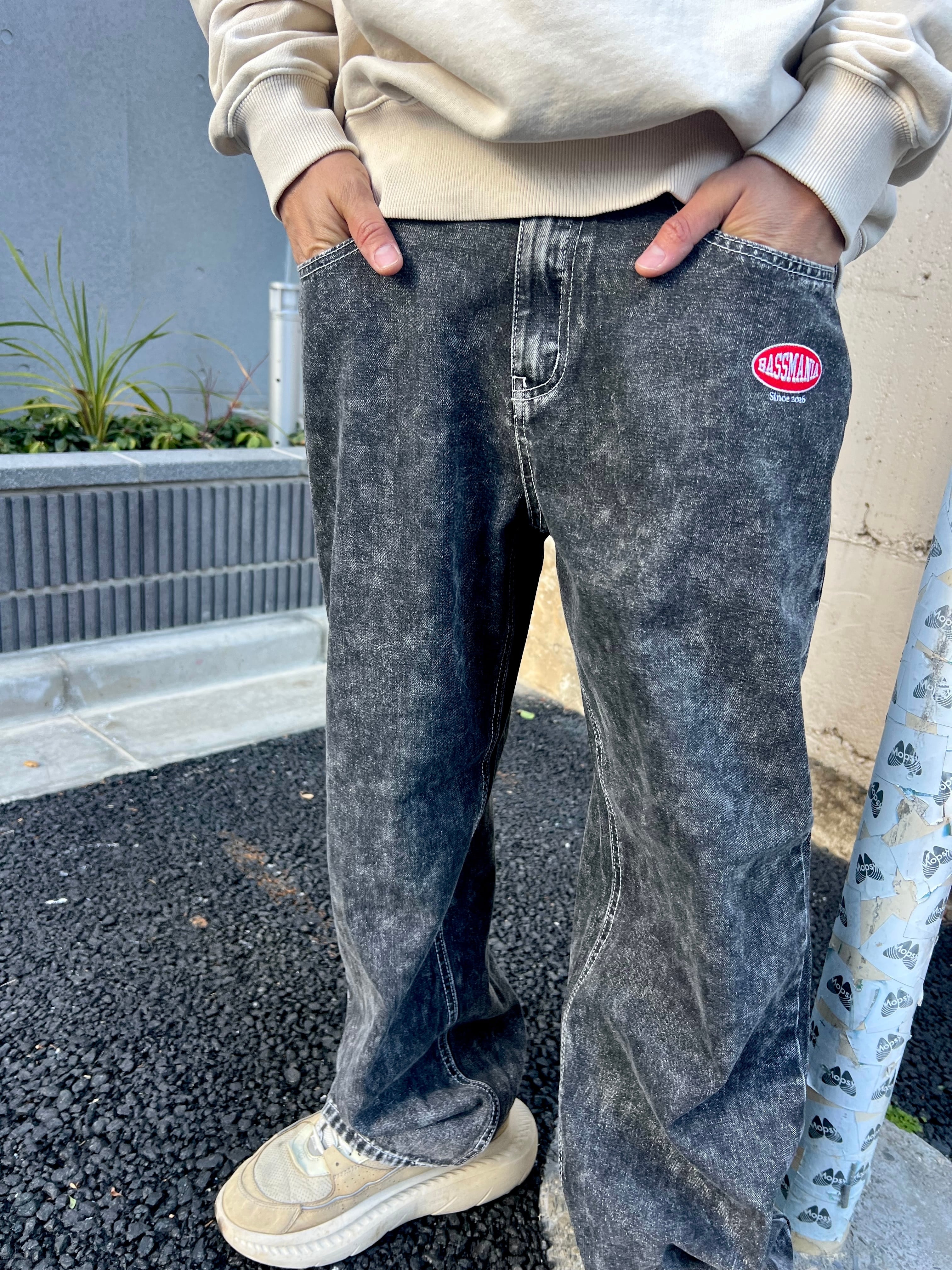 オーバルロゴ刺繍ケミカルデニムパンツ ［BLK］ | bassmania.jp