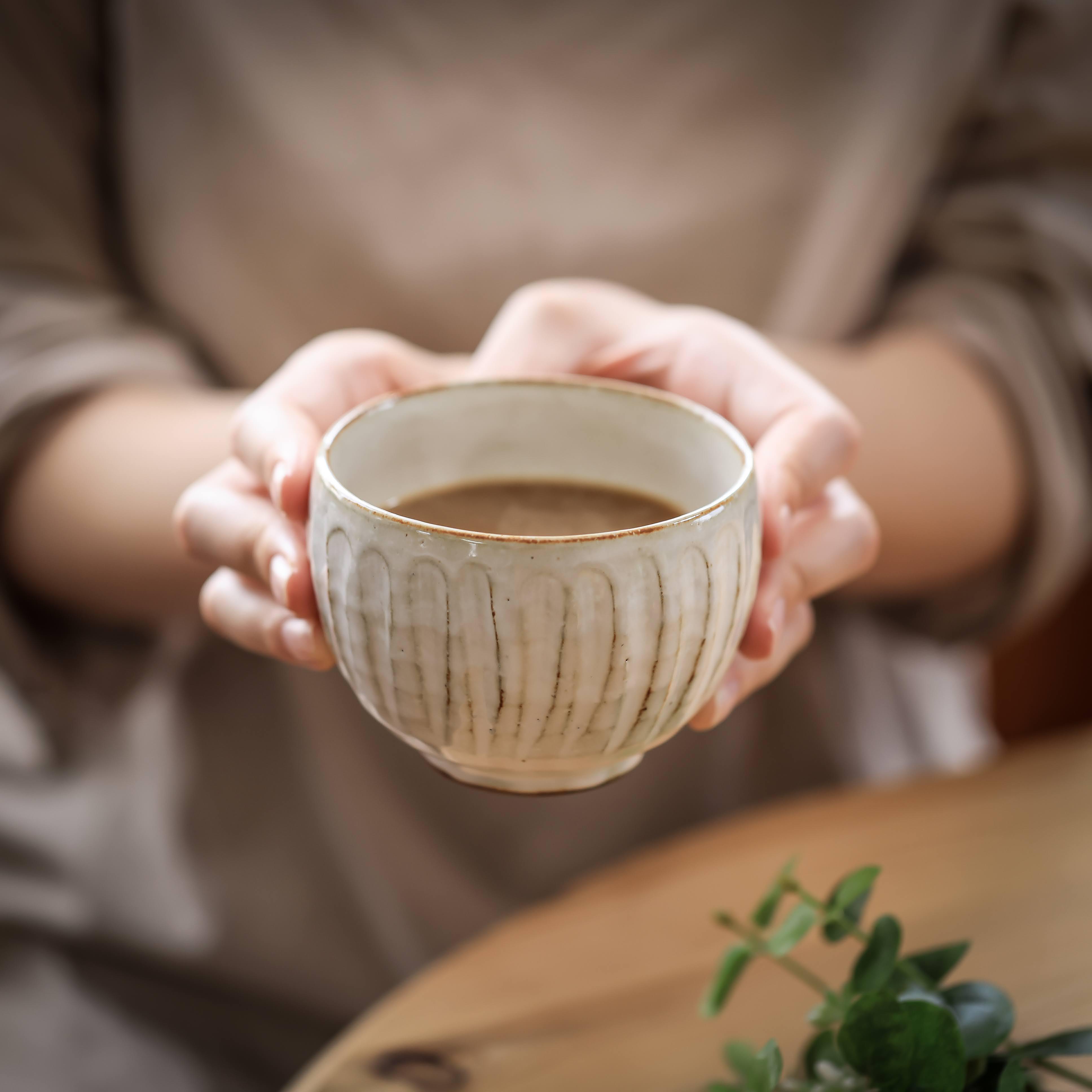 ゆったり碗「白しのぎ」