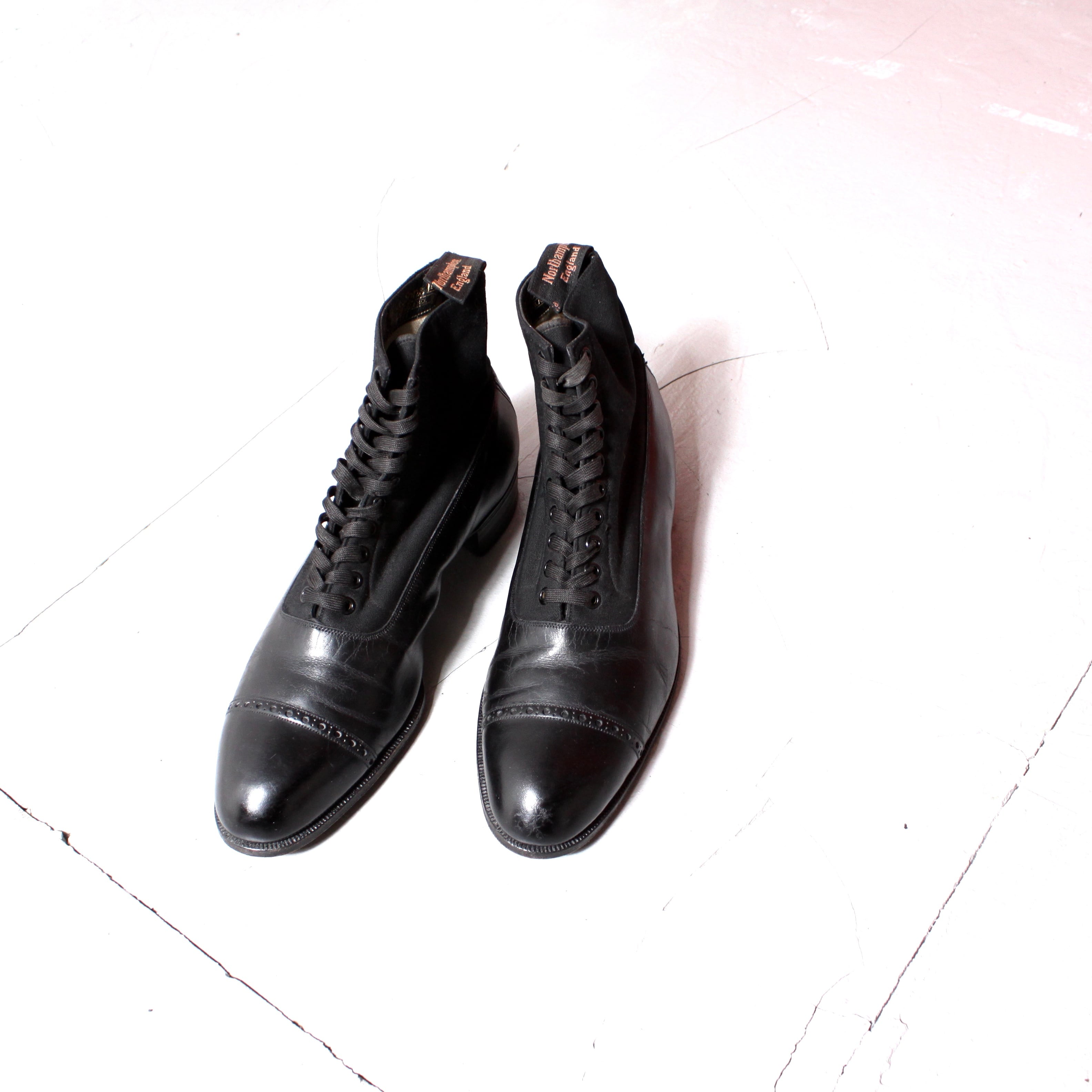 0576. 1900's Manfield & Sons Leather boots with melton spats