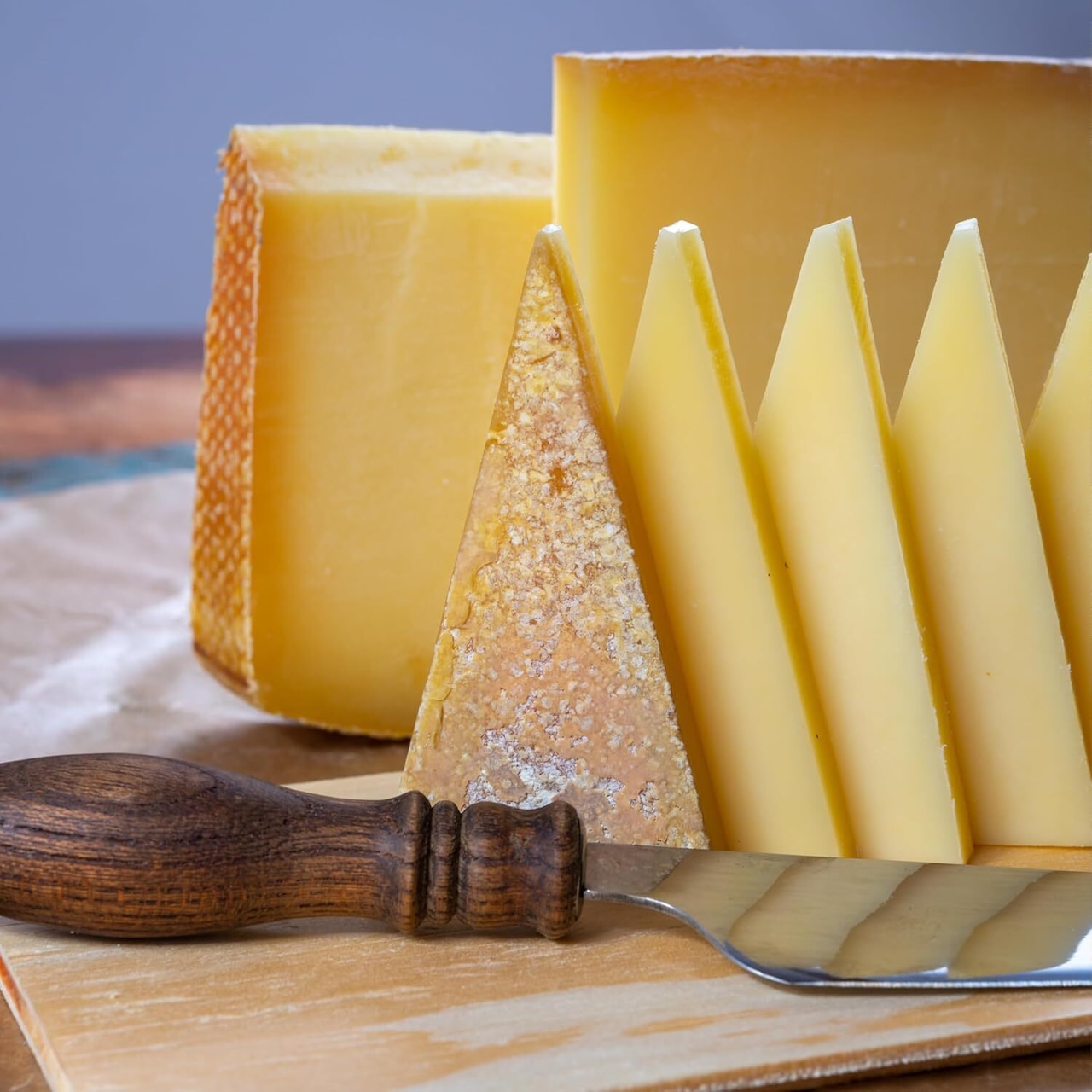 コンテ ド モンターニュ 12ヶ月以上熟成 100g 熟成 切りたてハード チーズAged Hard Cheese Handcrafted Artisan Freshly Cut COMTE DE MONTAGNE 12M+ Aged 100g