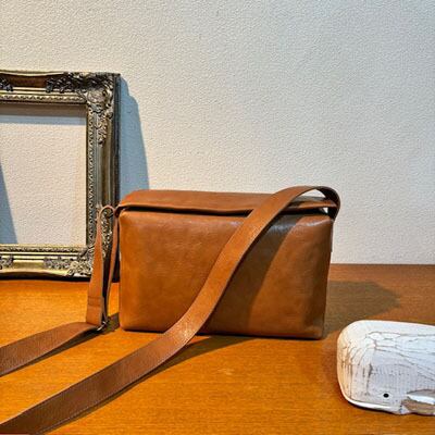 B.stuff 被せ+ファスナーショルダー