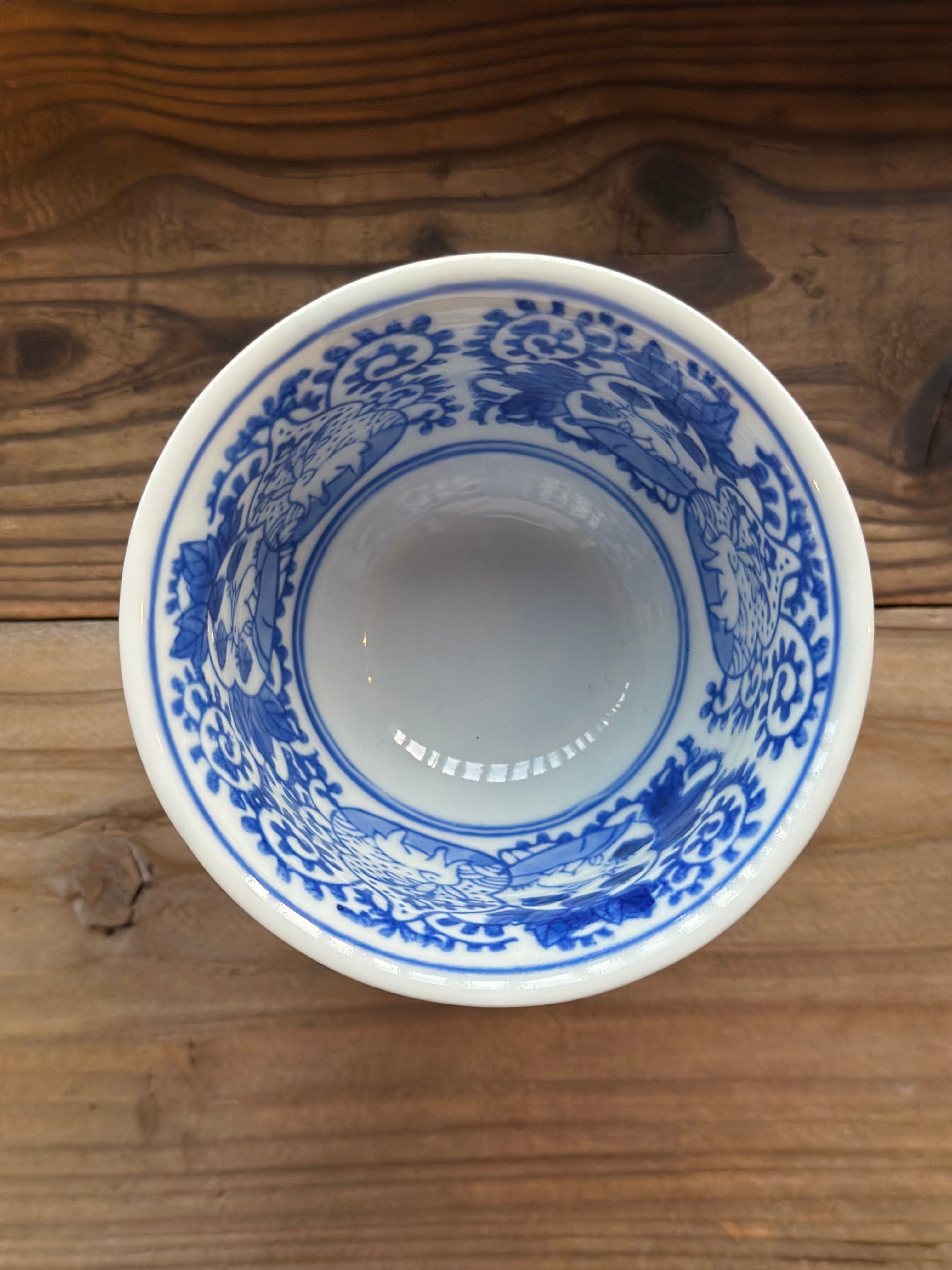 アイスカップのような盃洗（兎と蛸唐草紋） | Antique Shop Soukodo