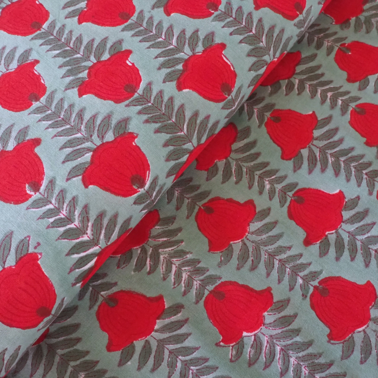 ブロックプリント生地【50cm単位】インド綿 花柄A くすみグリーン×赤 #44290-GR1