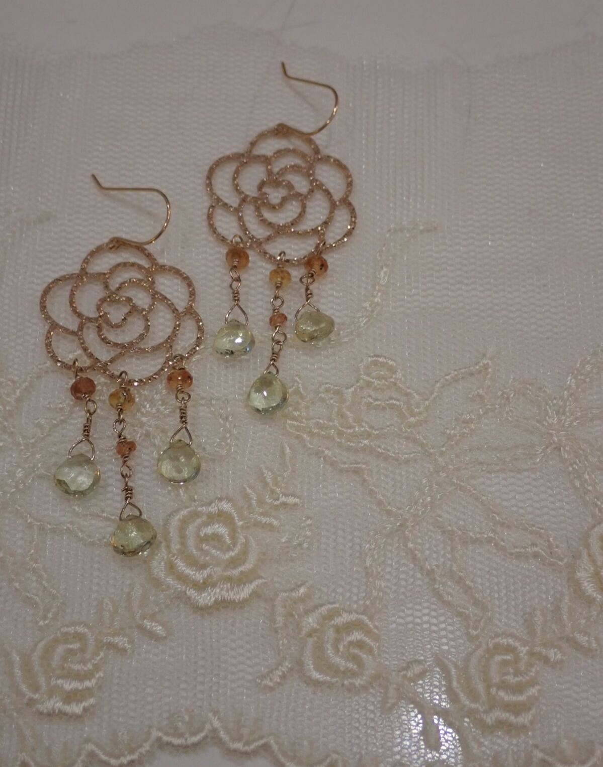 18金薔薇のシャンデリアピアスサファイア&レモンクォーツ