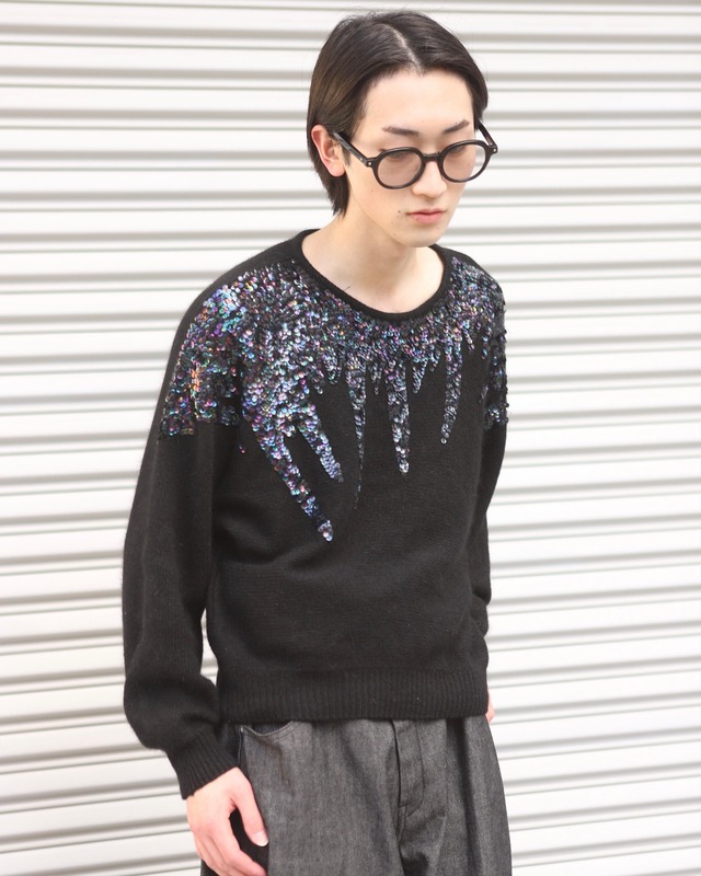 Front sequin design knit