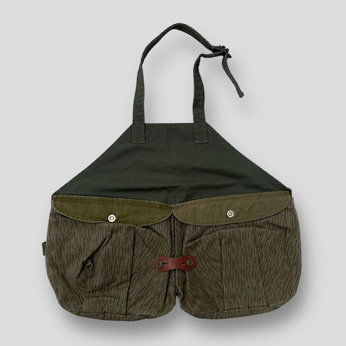 Brown Brown APRON (GREEN×RAIN)