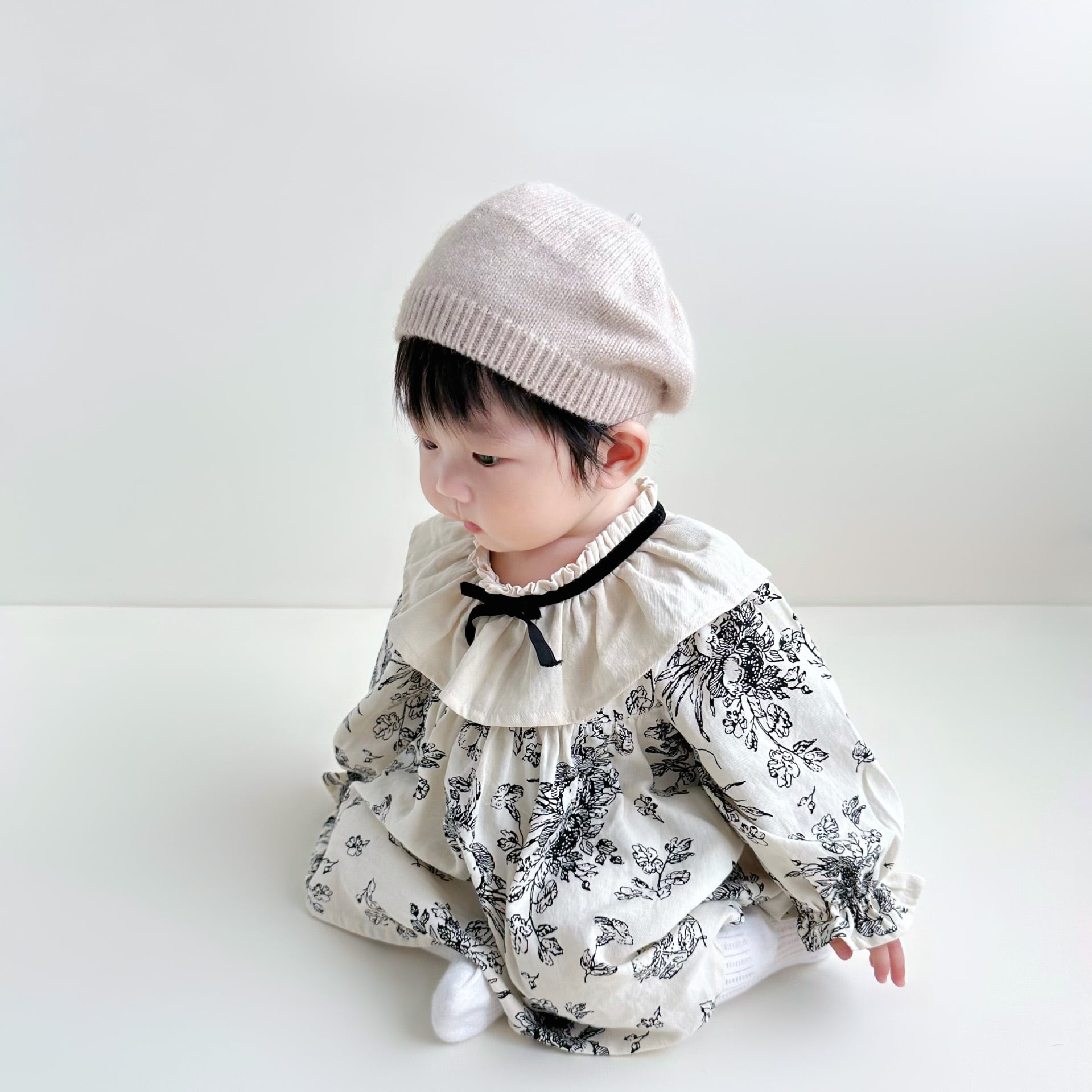 ベビー女の子モノトーンヴィンテージセットアップ 長袖トップス ブルマ  