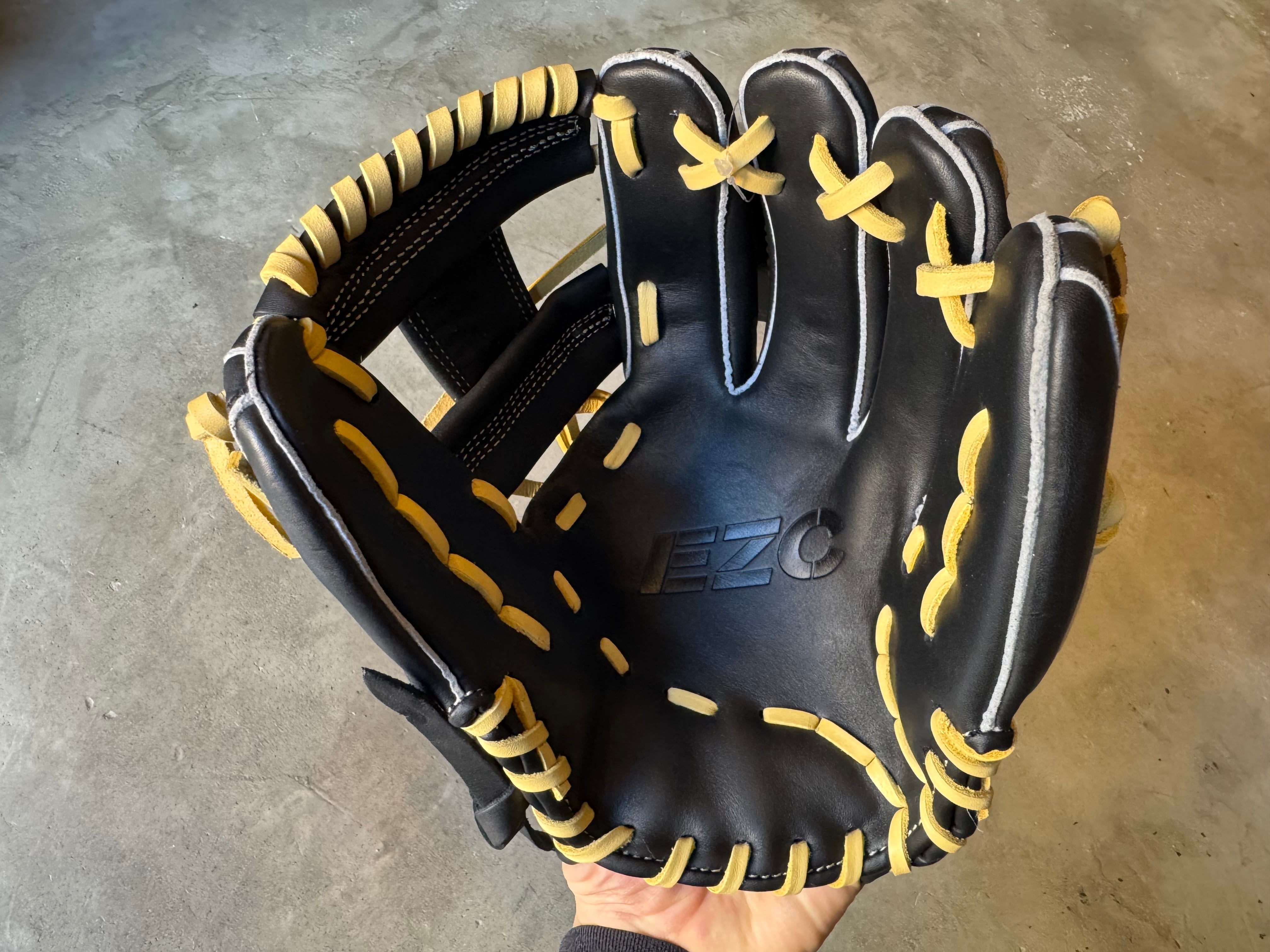Wilson 軟式用グローブ 黒 EZC DUAL【Wilson】軟式用グローブ 115型 ［Wilson直伝型付け
