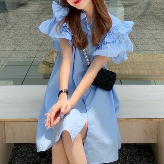 ワンピース レディース 送料無料 2色 シャツワンピース ショート ショート丈 半袖 襟付き ワイド フリル かわいい 大人可愛い カジュアル エレガント フェミニン おしゃれ お洒落 ナチュラル こなれ感 ラブリー キュート ガーリー レトロ ロマンチック 抜け感 華やか 主役級 存在感 無地 学生 通学 デート お出かけ 女子会 散歩 カフェ巡り お買い物 M L ホワイト ブルー 夏 10代 20代 韓国 韓国系 着回し 普段使い ファッション コーデ モテ トレンド 流行 インスタ映え