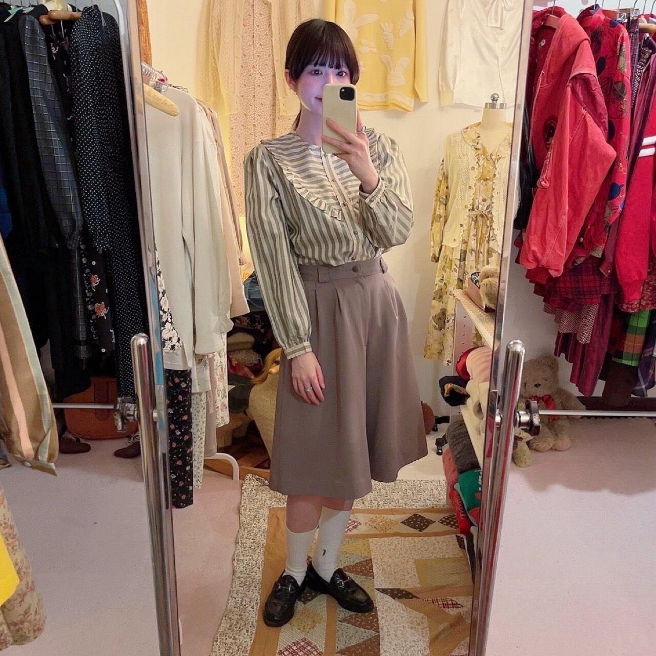 gray beige flare half pants