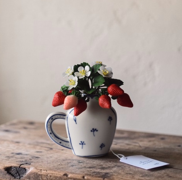 ◆粘土のお花◆イチゴ　北欧風の可愛い花瓶　Ⅰ1406