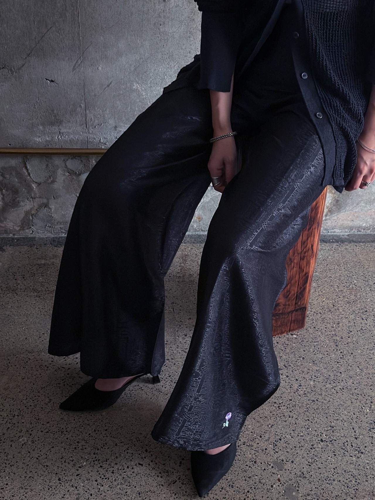 333 original／Embroidery silk wrap pants (BLACK)