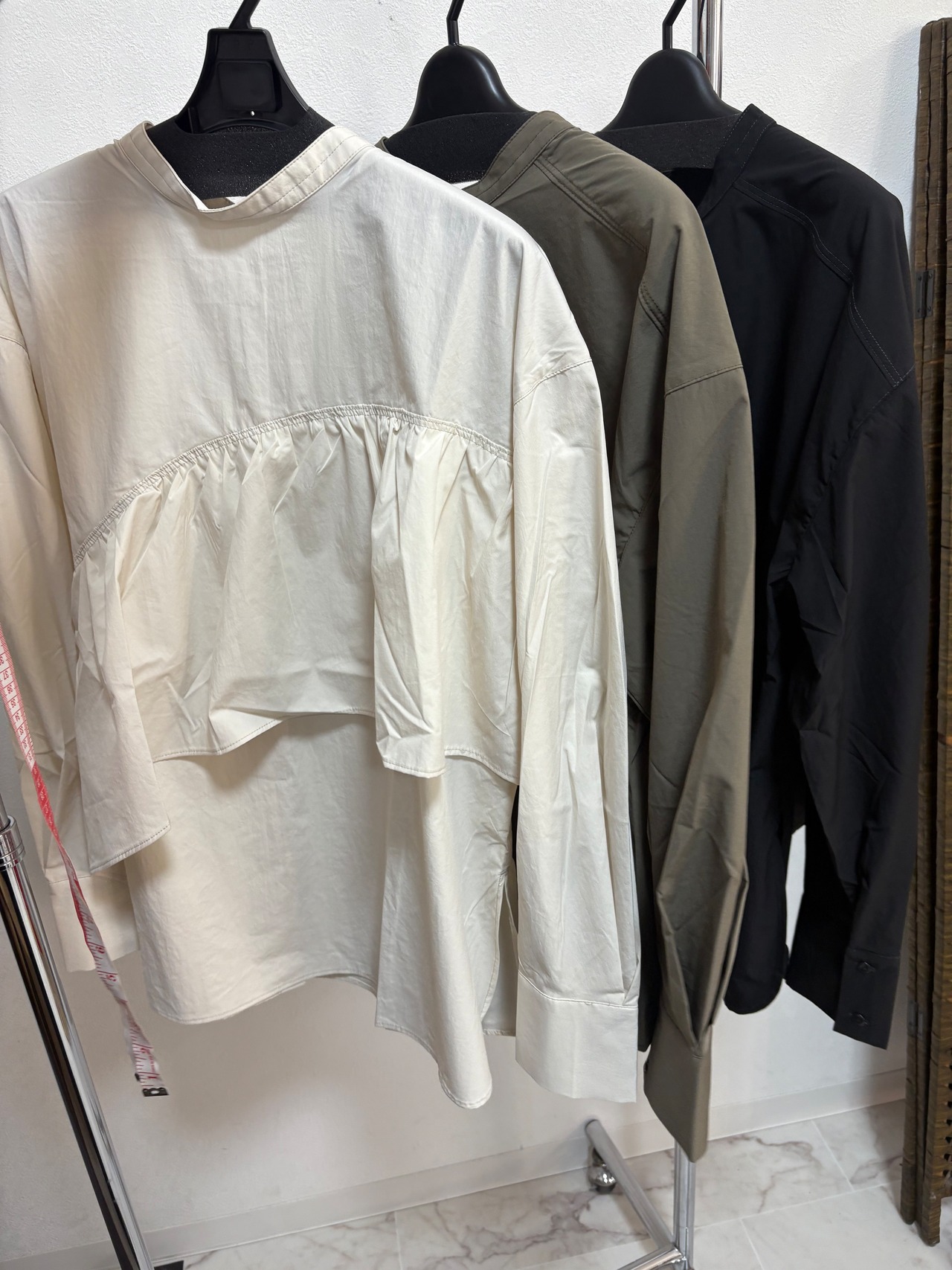 hunch ポリエステルブロード 前後2WAYフリルシャツ　WLN5185