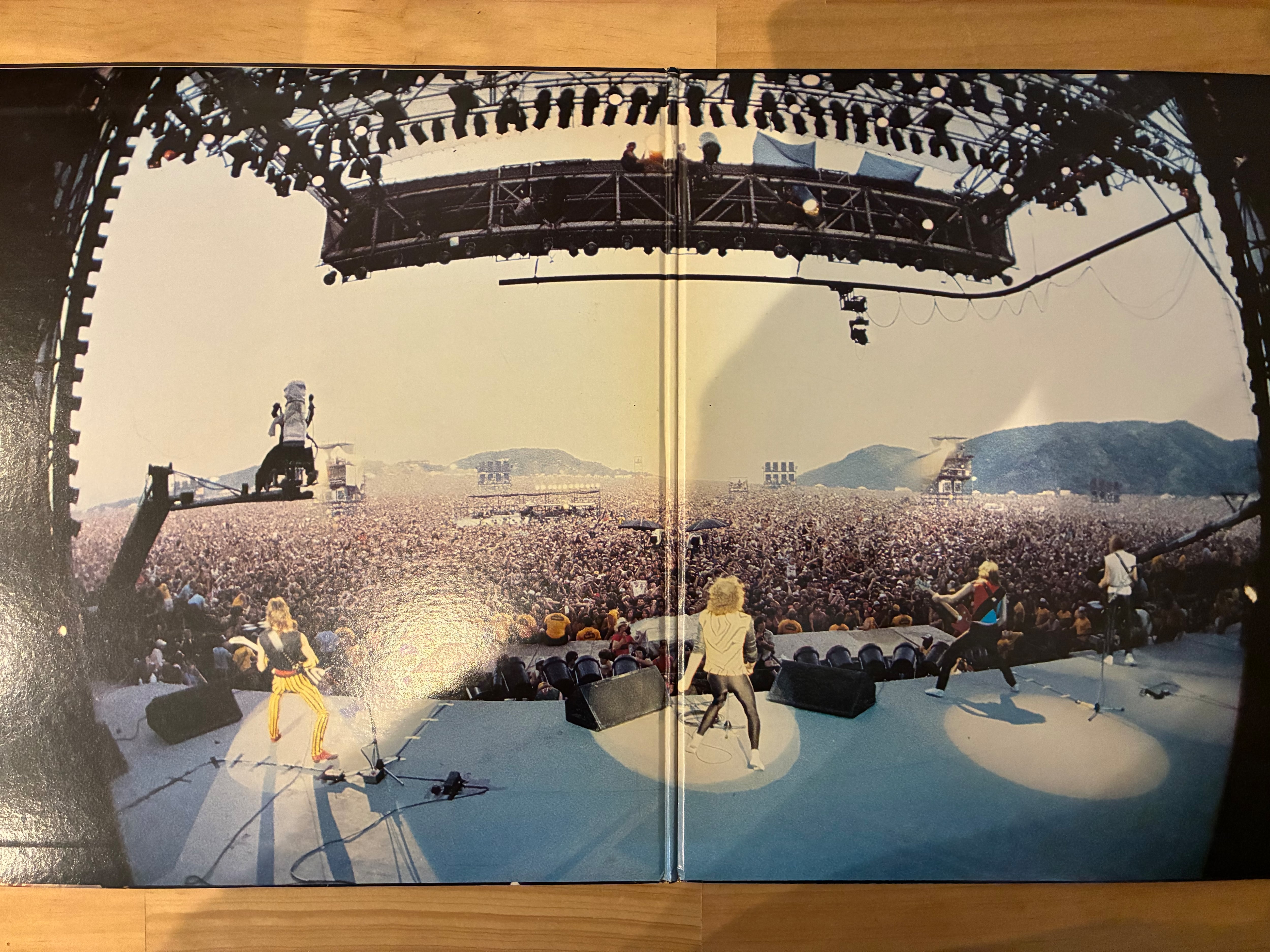 SCORPIONS / WORLD WIDE LIVE | sixteen records (シックスティーン