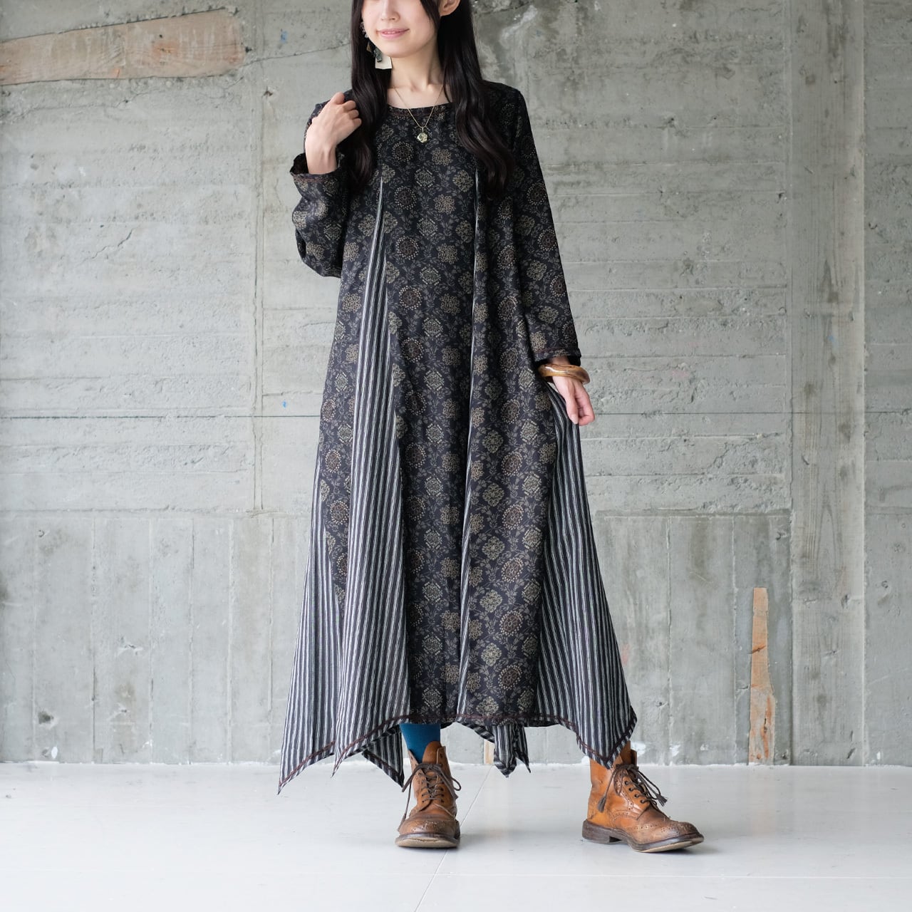 360度美しい!フラワーリースアラベスク柄ワンピース(25w-08)ネイビー