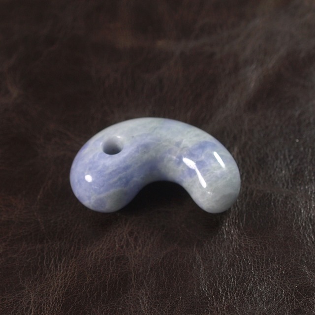糸魚川翡翠 ラベンダー ヒスイ まがたま 勾玉 14.2g Lavender Jadeite 