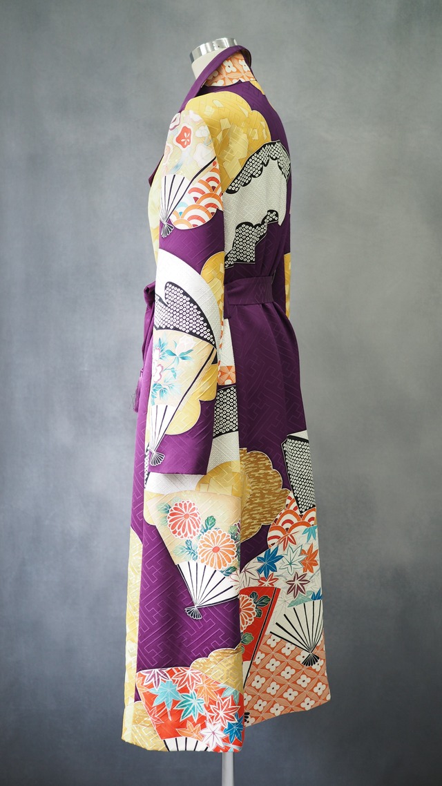Regenerated Kimono Royal coat – Handcrafted in Japan/FANS AND CLOUDS DANCING ON ROYAL PURPLE  着物リメイクのロイヤルコート｜日本のヴィンテージシルクを再生した一点物/ロイヤルパープルに舞う、扇と雲の祝祭
