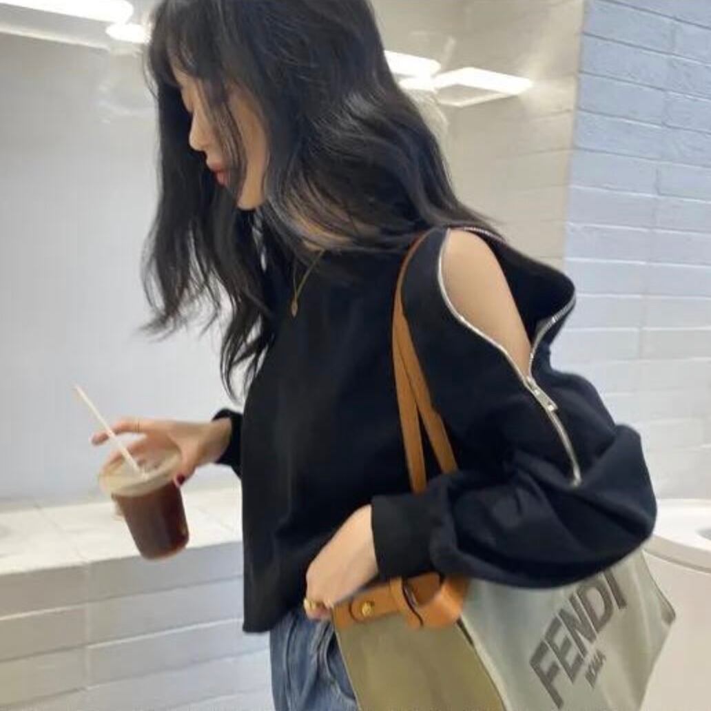 オフショルダーで 女っぽ ♪ ジップ 2way トップス ゆる シルエット