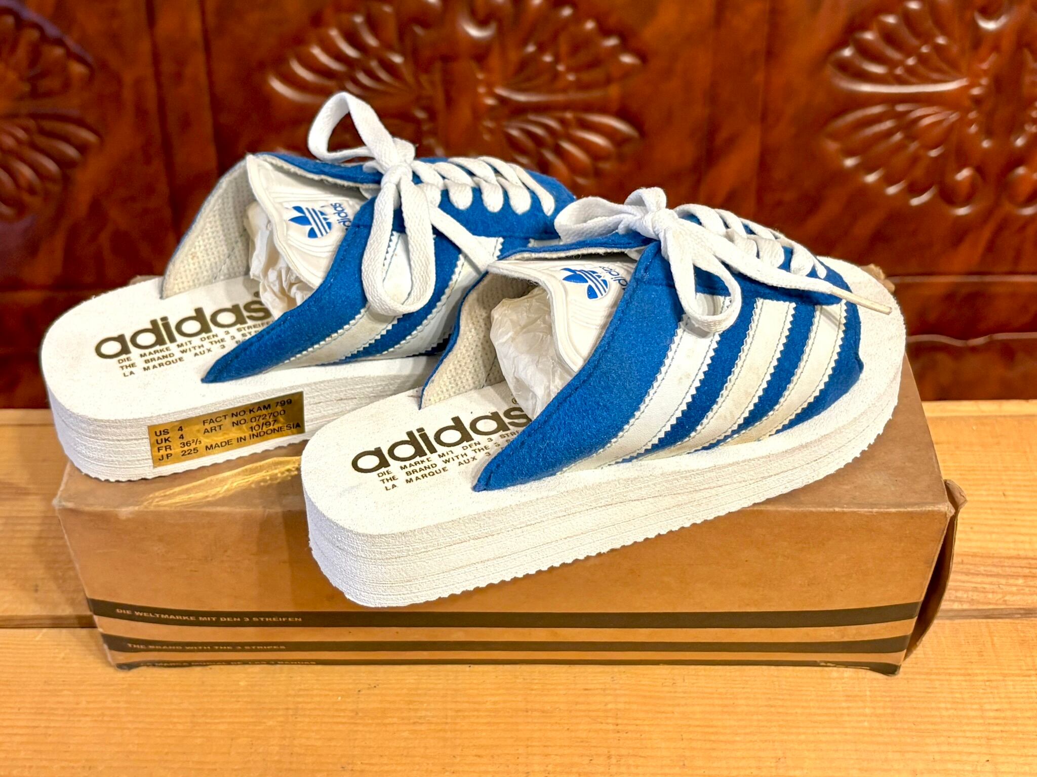 adidas（アディダス）BEACH GAZELLE（ビーチ ガゼル）4 22.5cm 青/白