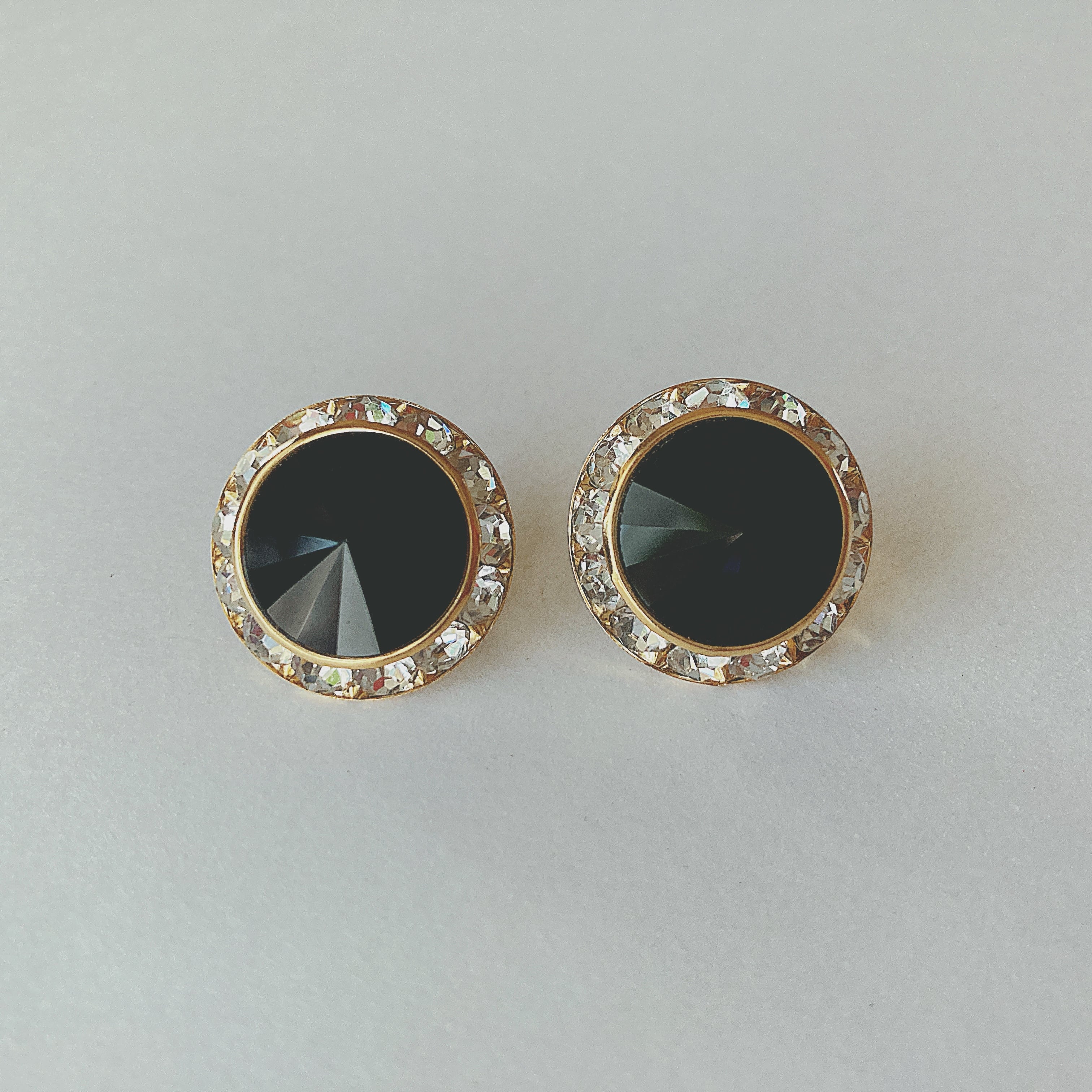 ゴールド ブラック ストーン ピアス Vintage gold tone black glass clear rhinestone earrings